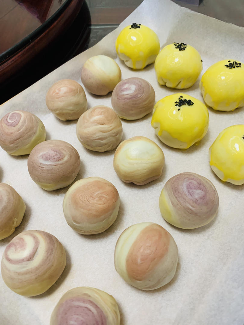 彩虹蛋黄酥（独角兽蛋黄酥）