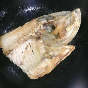 🔥农家美味💯紫苏炖鱼头的做法 步骤7