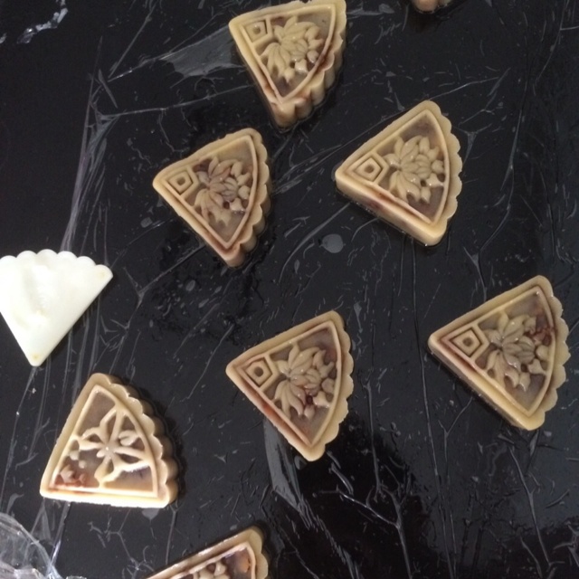 广式月饼——蛋黄莲蓉月饼