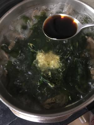 韩国海带牛肉汤的做法 步骤9