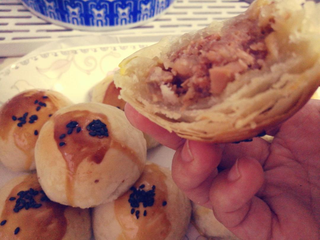 排四个小时队也买不到的鲜肉月饼，秘诀是放麻油！