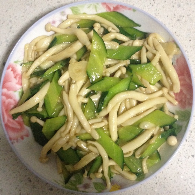 黄瓜炒海鲜菇