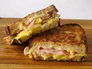 超满足的煎芝士火腿三明治 Grilled Cheese and Ham Sandwich的做法 步骤4