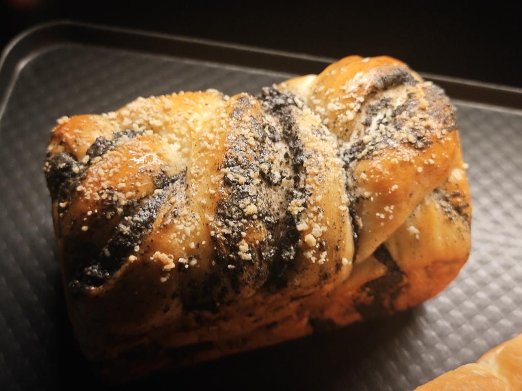 料多多系列--黑芝麻奶酥小吐司
