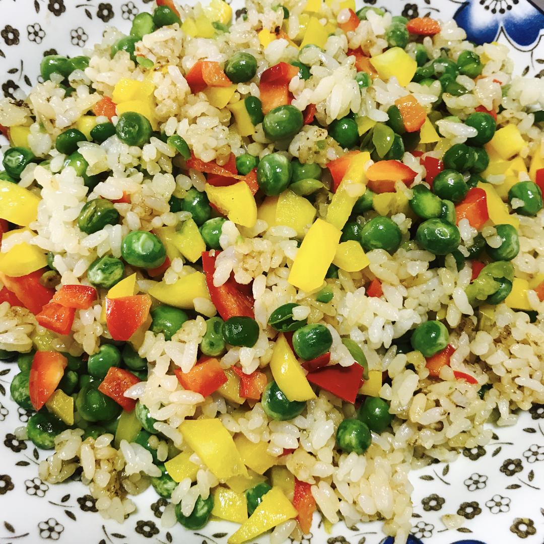 豌豆+彩椒炒饭的做法