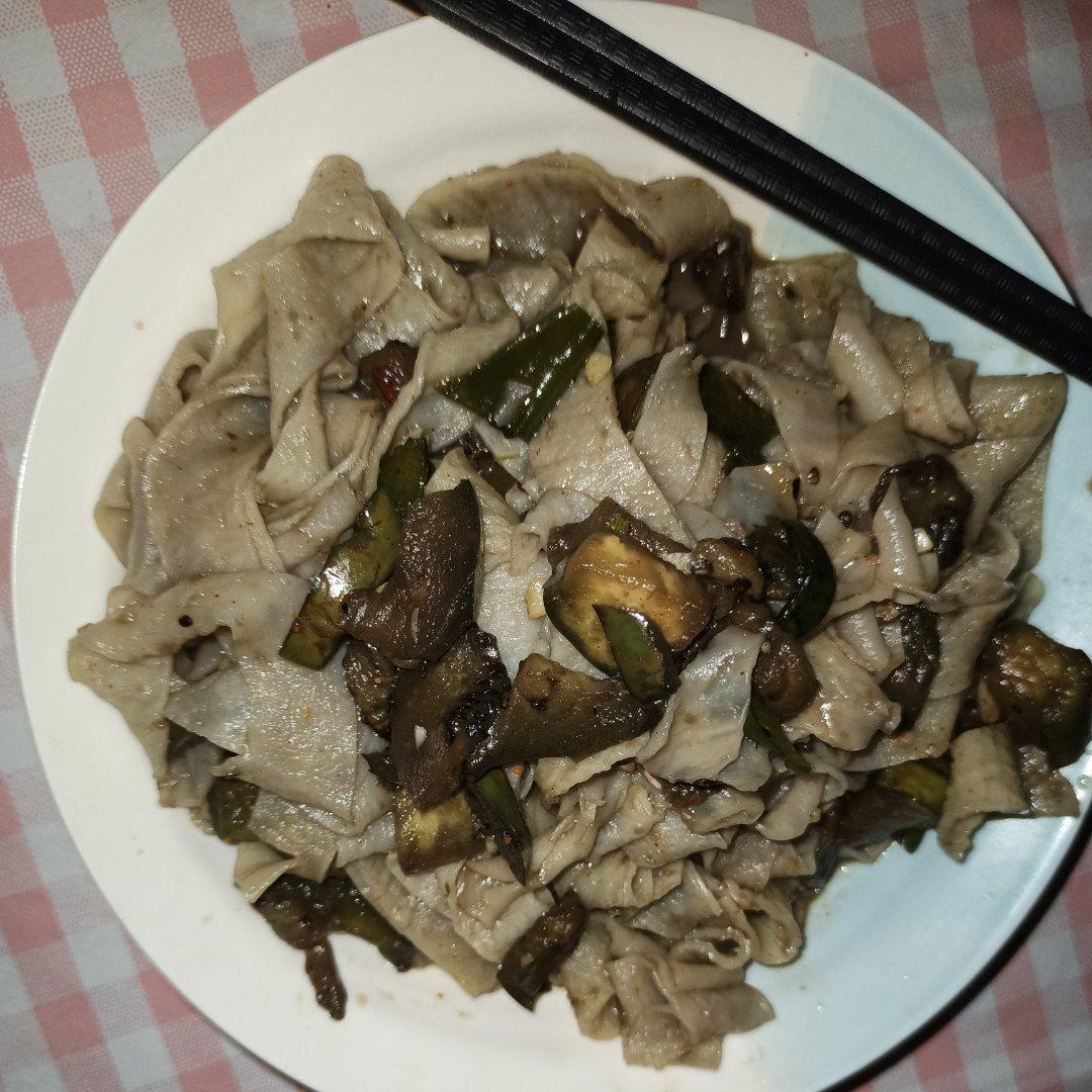 这么炒的青椒炒茄子，饭可以多吃两碗