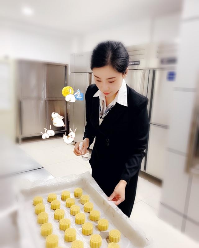 可以透光的网红奶黄月饼 | 附流心馅包裹小技巧