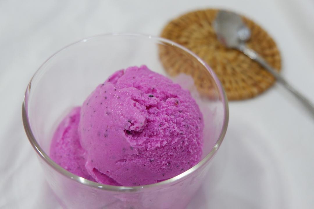 酸奶火龙果冰淇淋