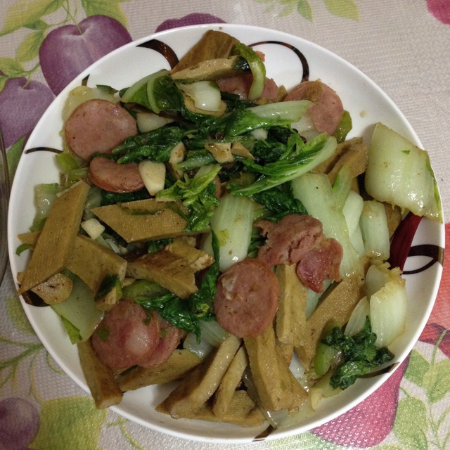 腊肠炒小白菜