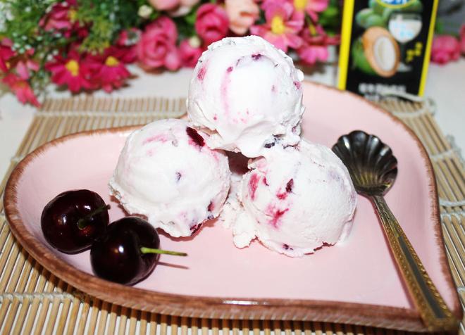 椰香樱桃冰淇淋的做法