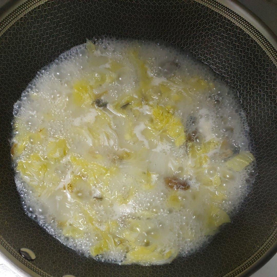 娃娃菜火腿皮蛋汤
