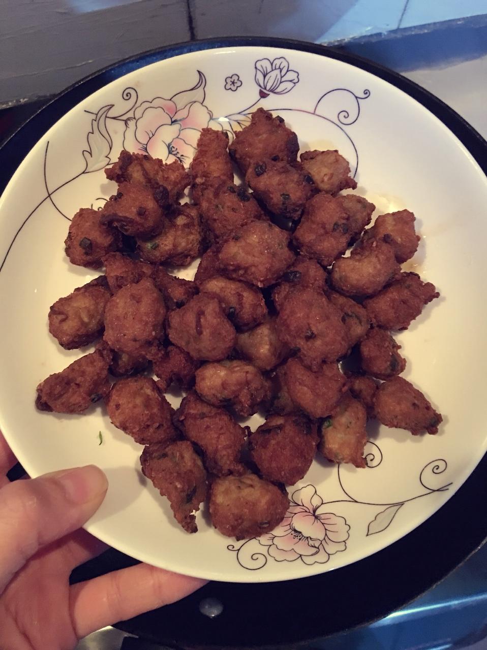 自制油炸肉丸子