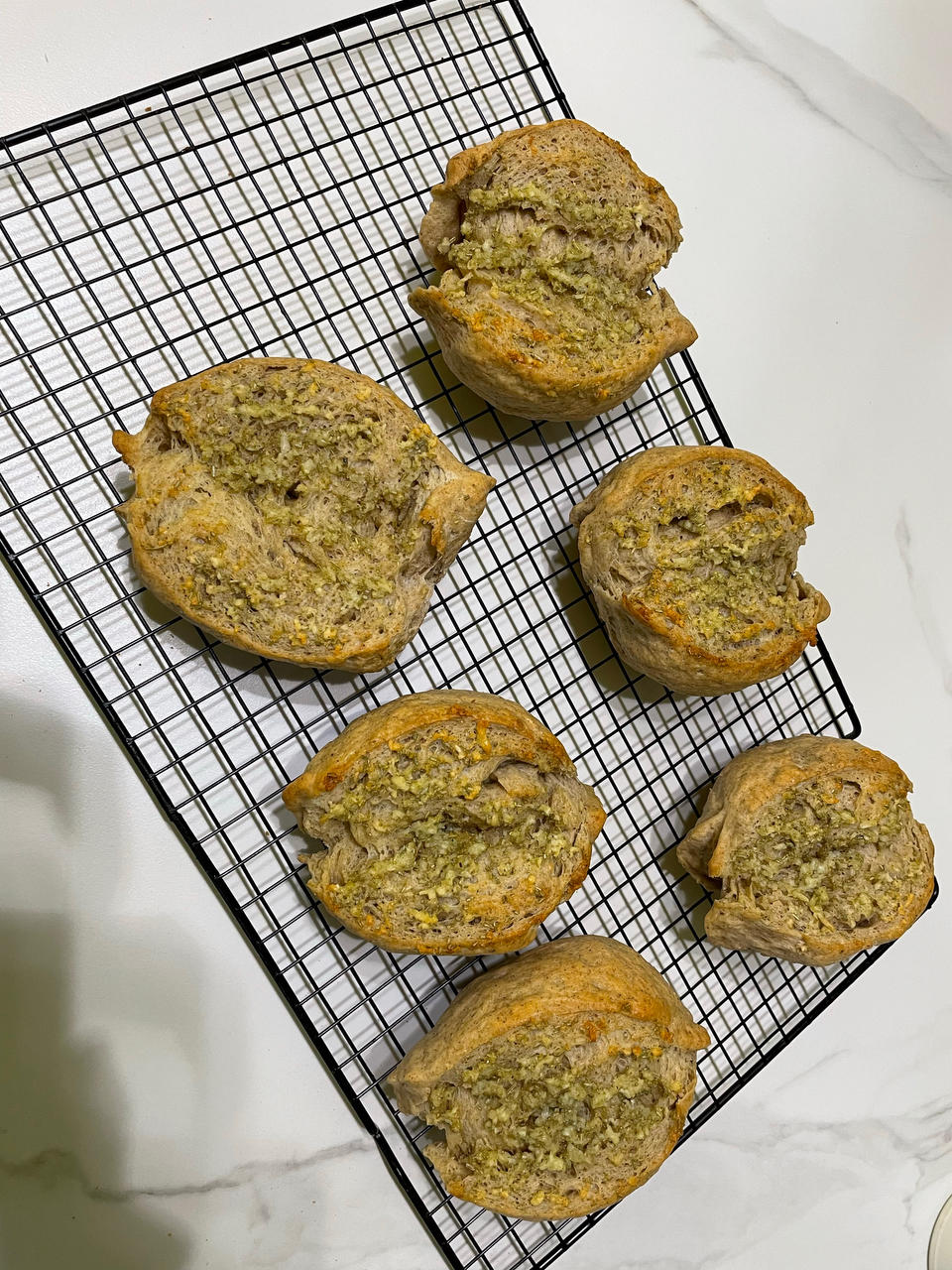 咸香柔和-超软燕麦香蒜面包