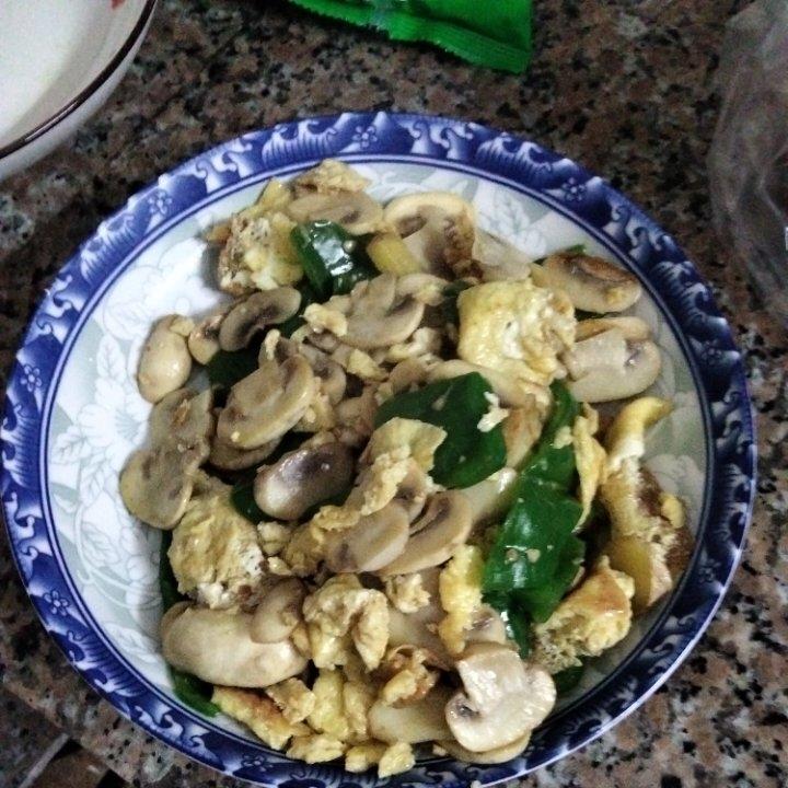 口蘑炒鸡蛋