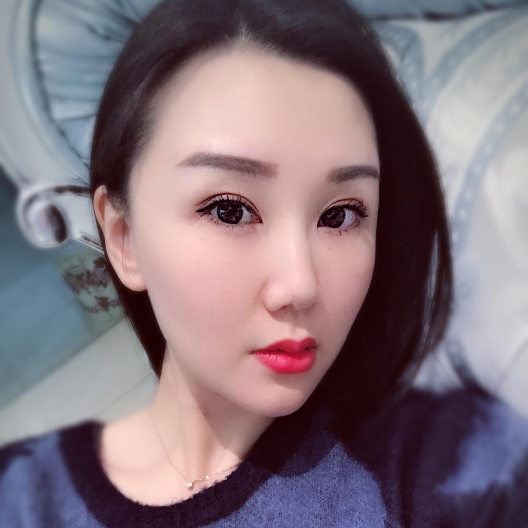 被窝里的美人