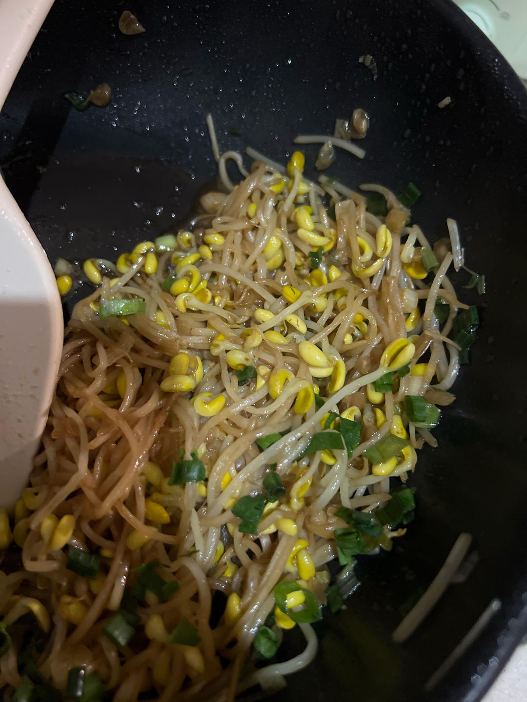 炒黄豆芽多加一步，锅气十足，孩子说太好吃了！