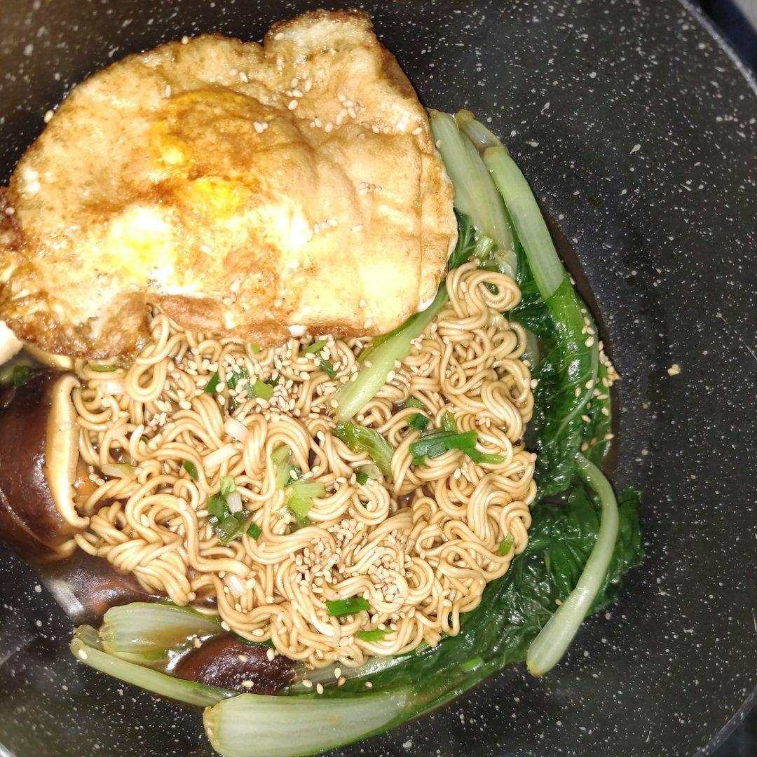荷包蛋焖面