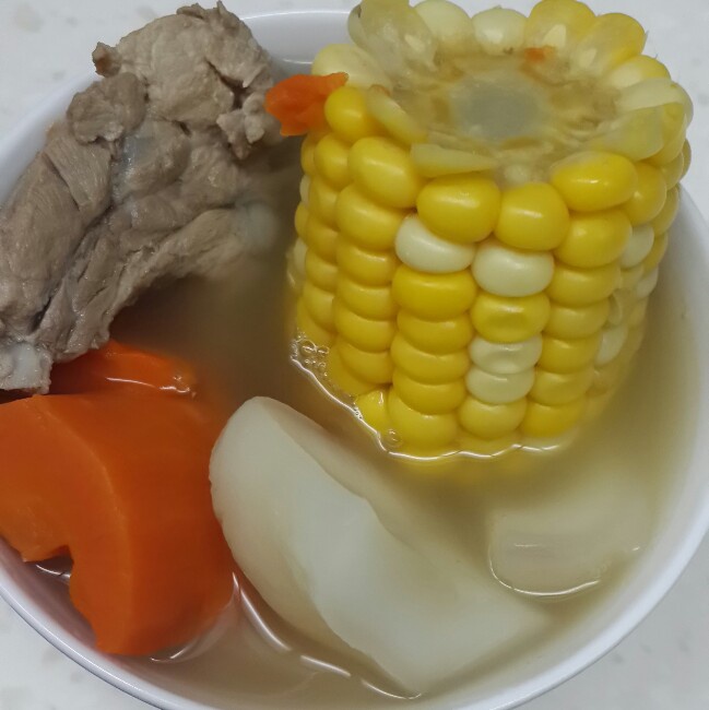 海底椰红萝卜玉米排骨汤