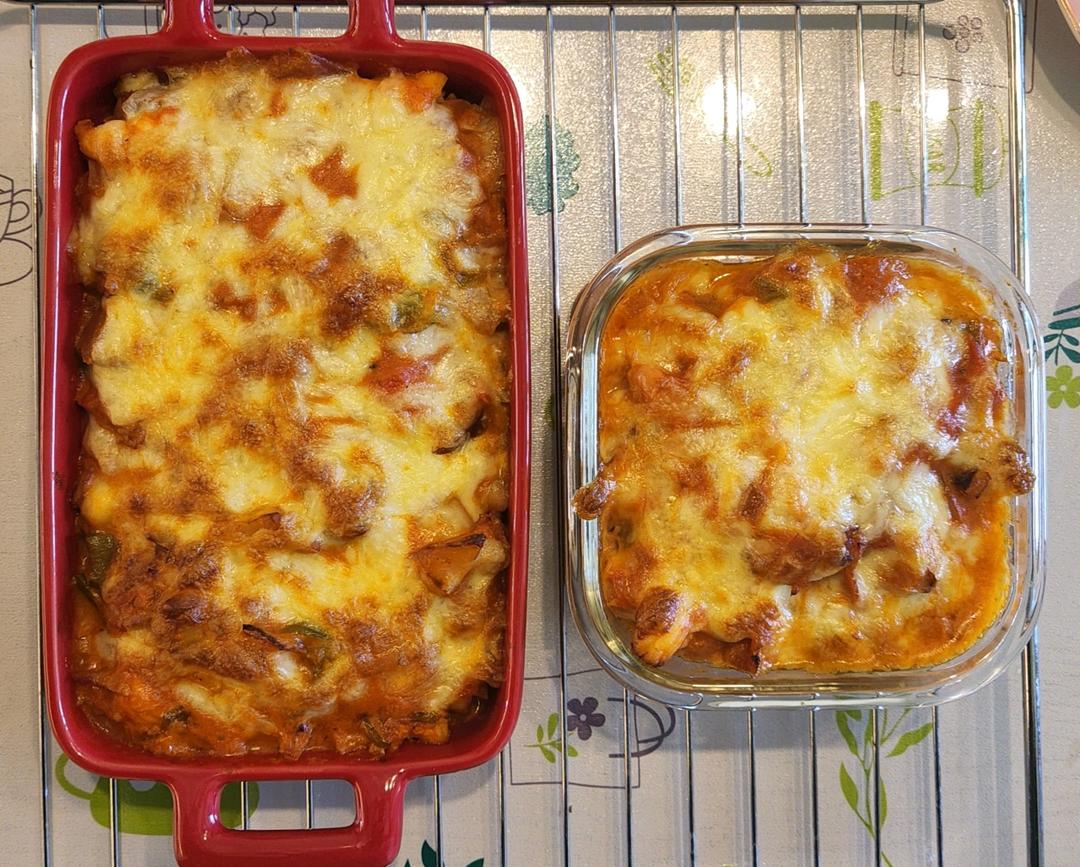 带酱汁的海陆双拼章鱼培根焗饭