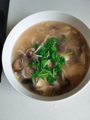 菌菇海参豆腐汤的做法 步骤3