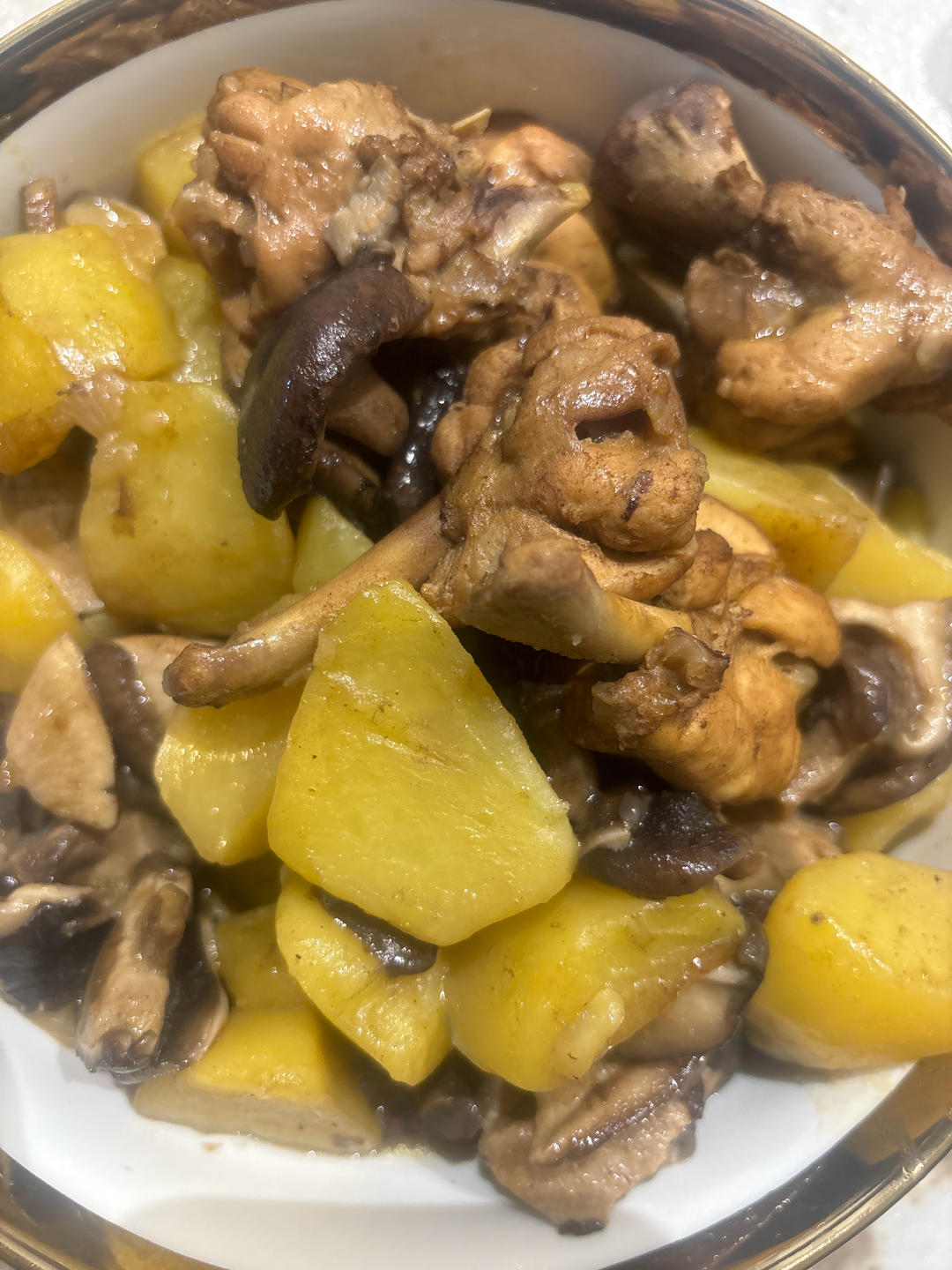 土豆香菇炖鸡腿/鸡块