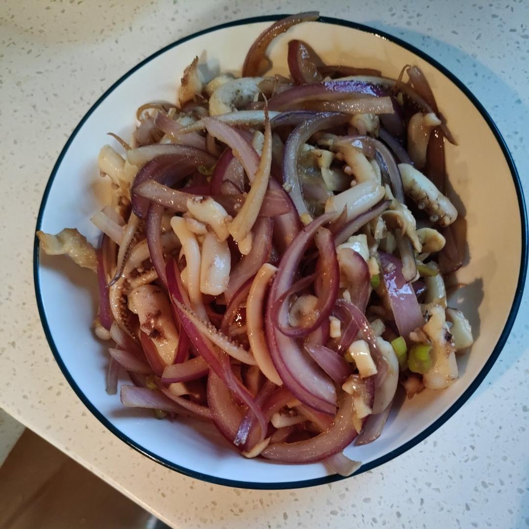 完全没有腥味超好吃营养的洋葱炒鱿鱼须