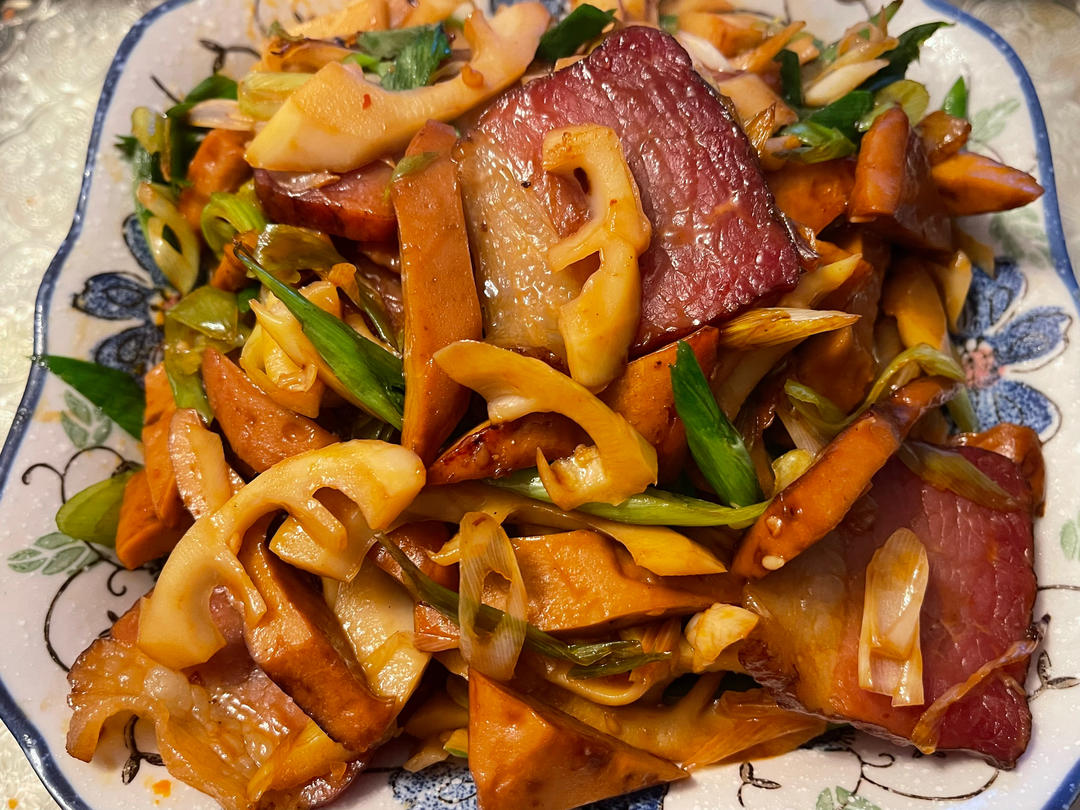 腊肉豆干炒春笋的做法