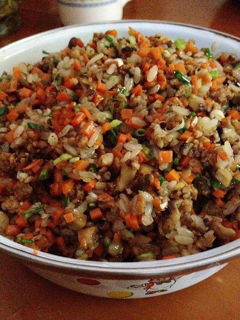据说是 正宗酱油炒饭