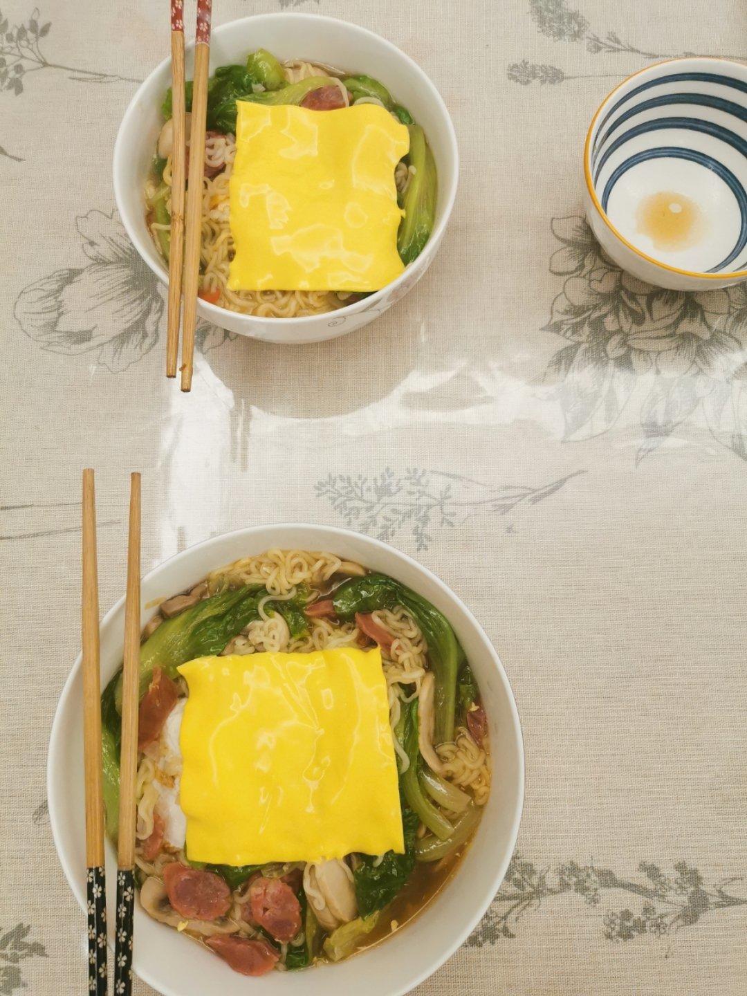 🔥好吃到一滴汤汁都不能放过～酸汤泡面