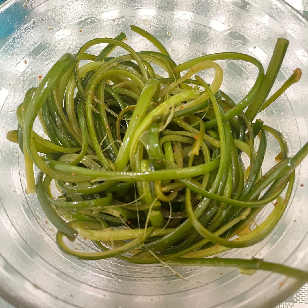 湖南口味凉拌手撕蒜苔