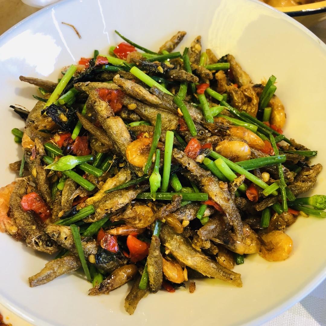 蒜苗炒小鱼干