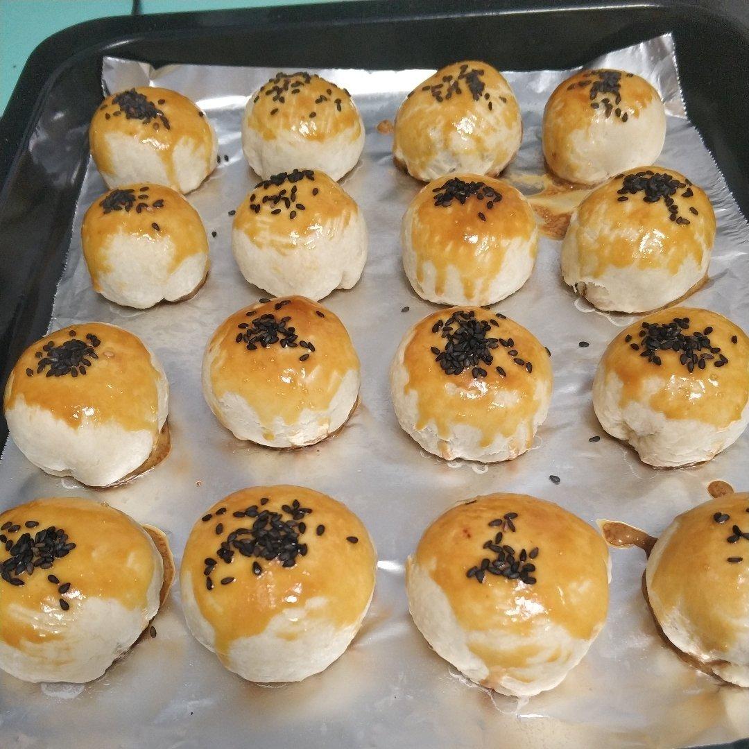酥到掉渣的蛋黄酥
