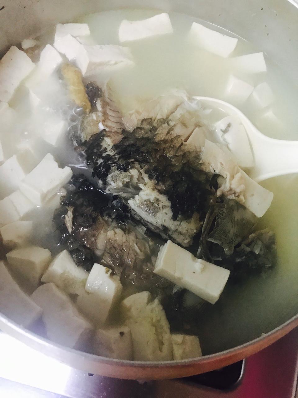 鲫鱼豆腐汤