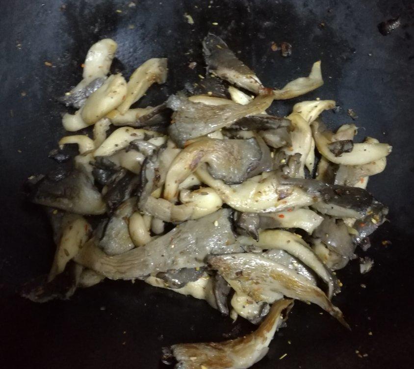 干煸平菇（有肉的味道）