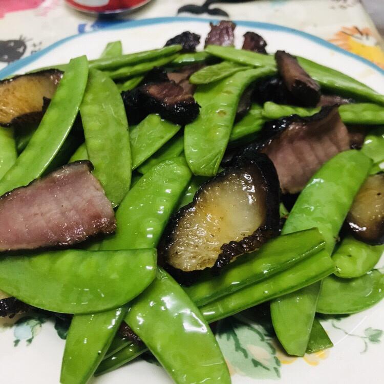 腊肠炒荷兰豆
