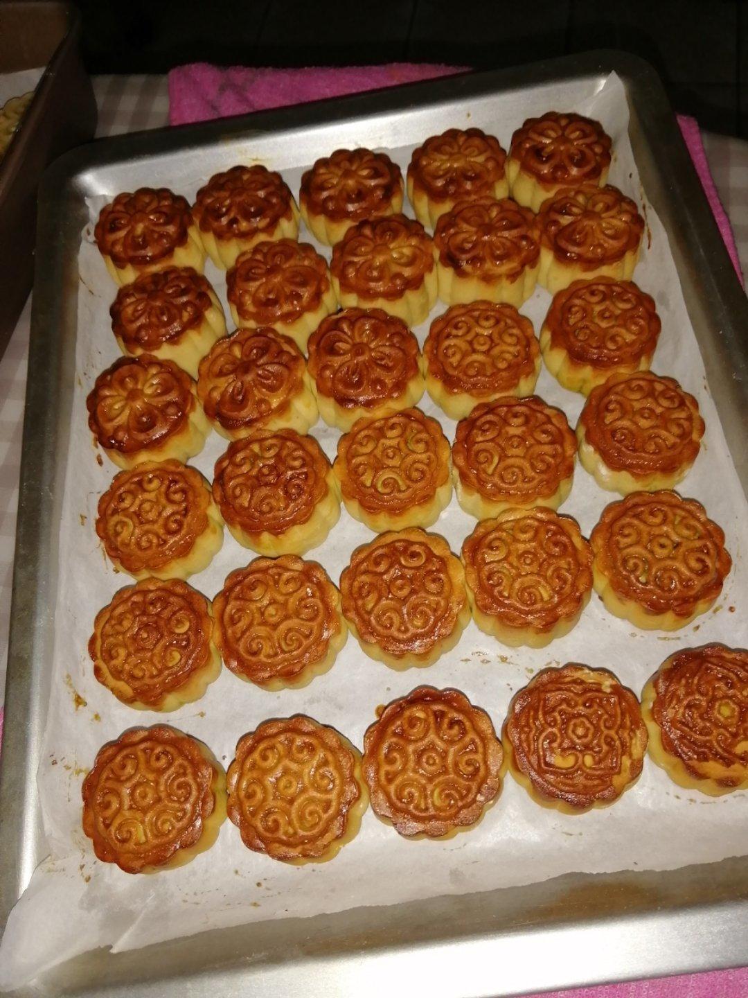 广式月饼—蛋黄莲蓉月饼