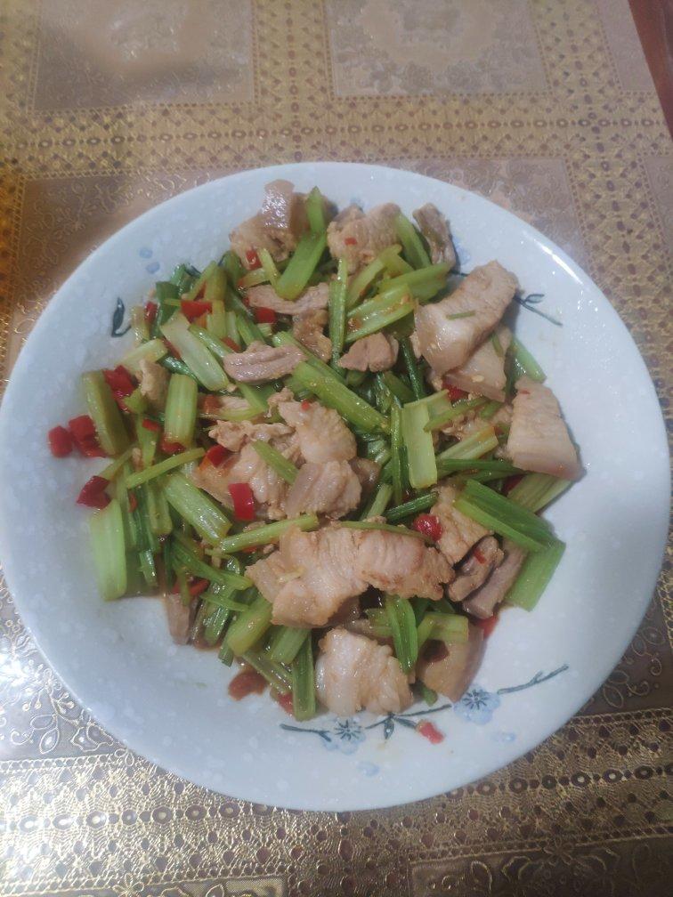 芹菜炒肉