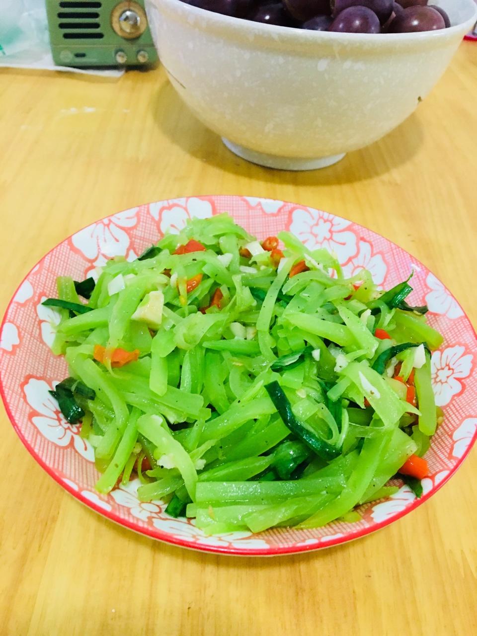 清炒莴笋丝