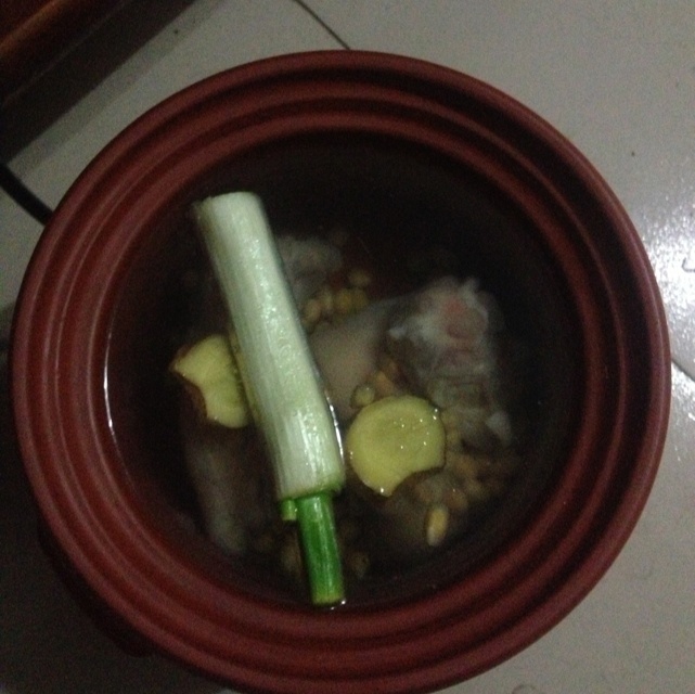 黄豆猪蹄汤