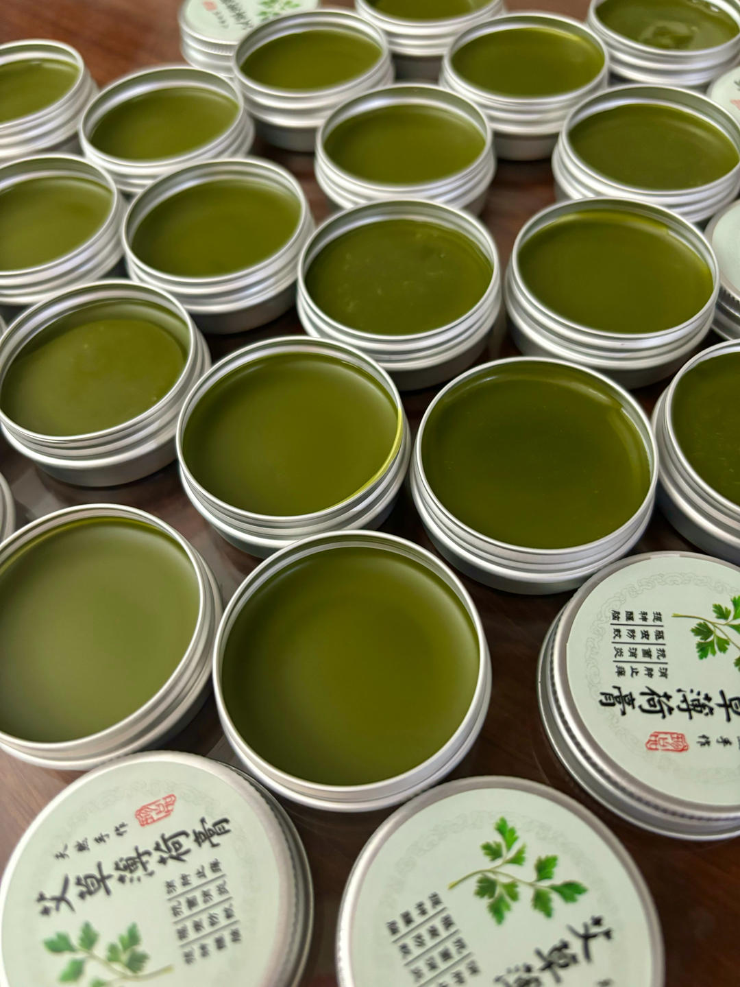 天气变热，今天给家人做了艾草驱蚊止痒膏