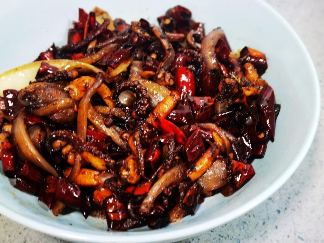 爆炒鱿鱼须，加上这一步，可以与铁板鱿鱼媲美