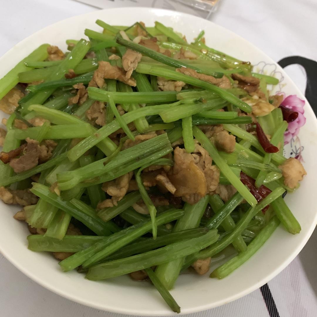 香芹炒肉家常下饭菜！