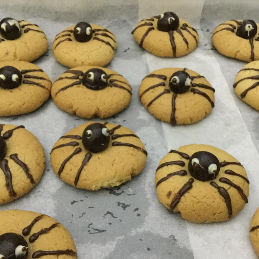 万圣节蜘蛛花生酱曲奇