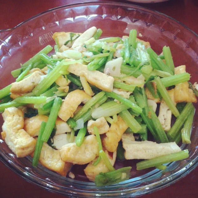 豆腐干炒芹菜