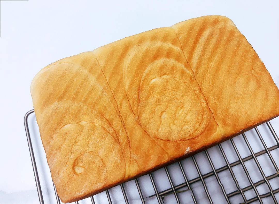 只要一次发酵的醇奶吐司，简直惊艳到我！附面团快速出膜的小窍门