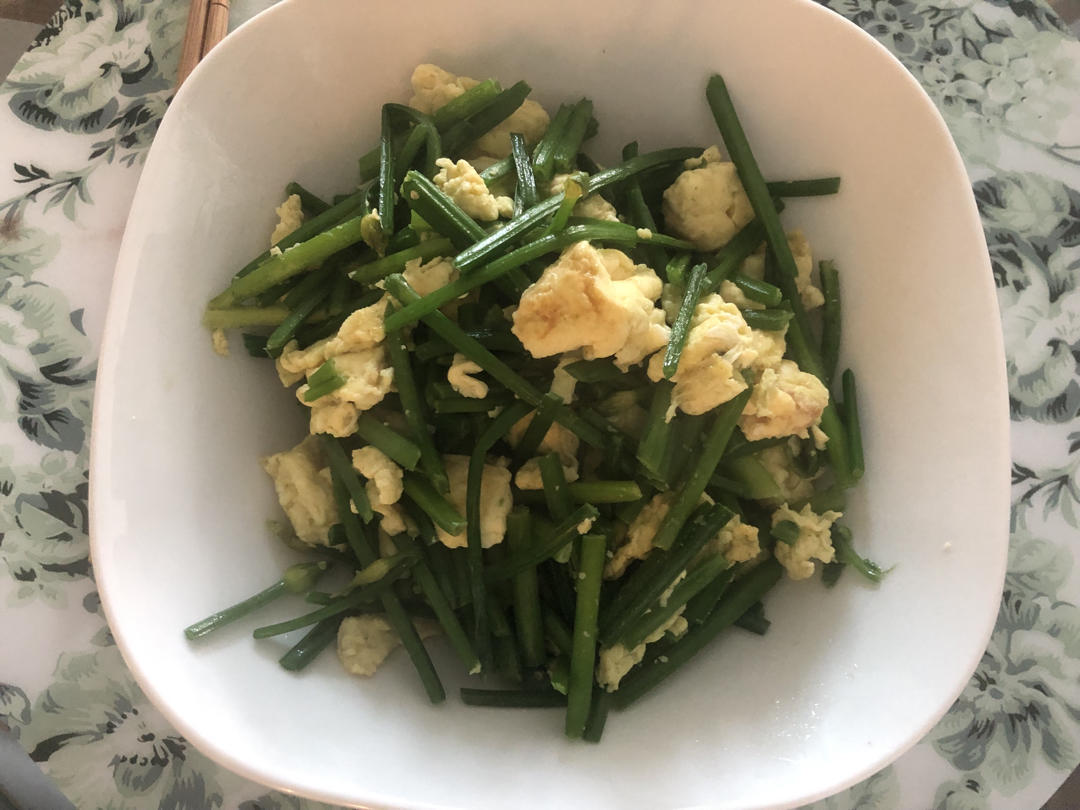 两分钟做好蒜苔炒鸡蛋