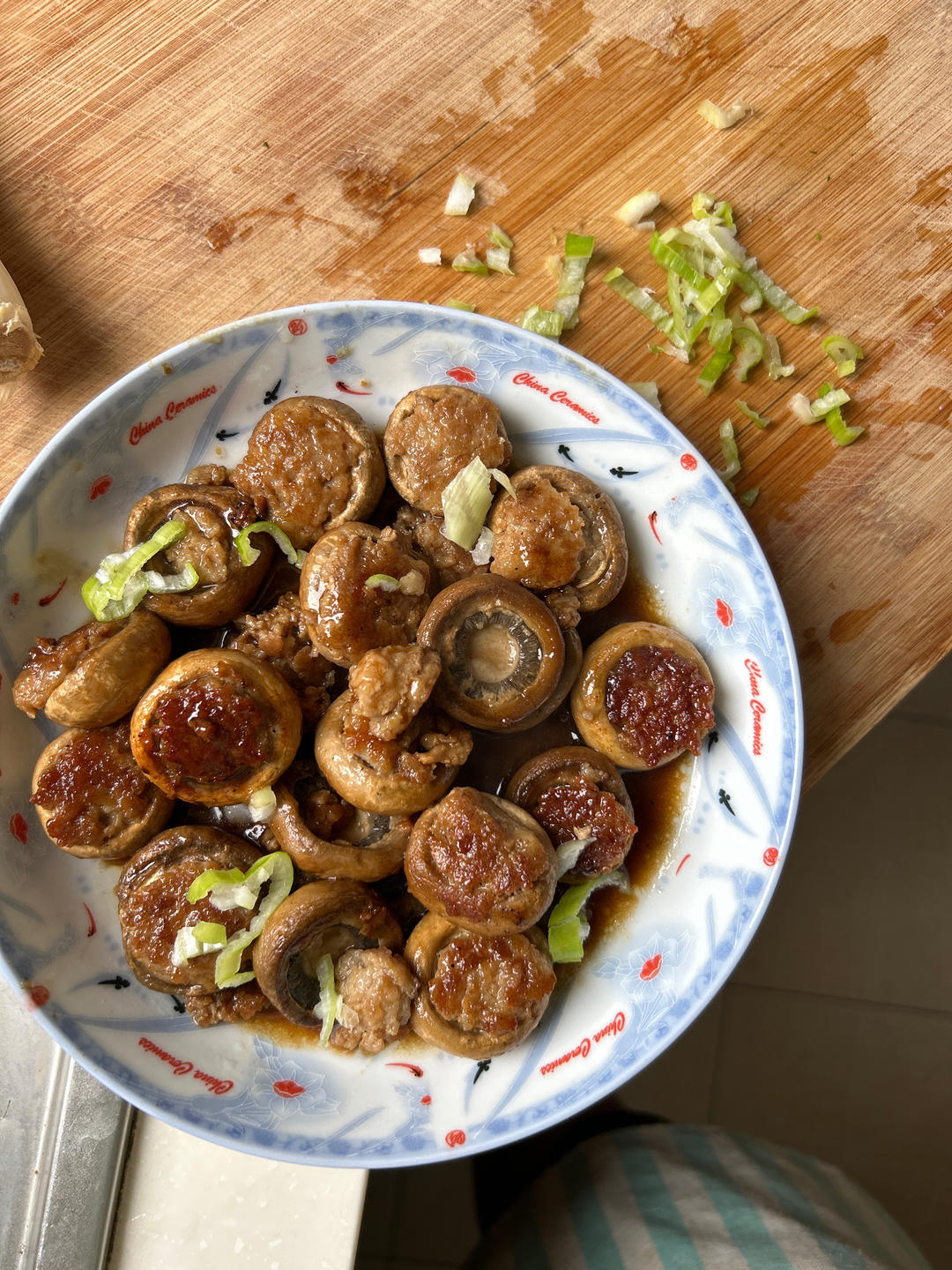 不会剩下一滴汤汁的口蘑酿肉