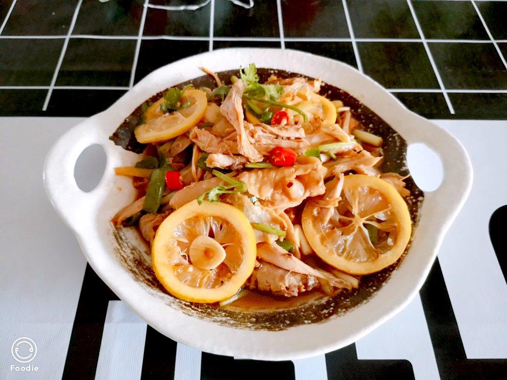 凉拌手撕鸡腿肉，好吃到天天想吃，吃不厌