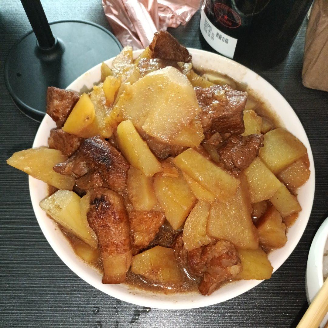 红烧肉炖土豆（丝毫不腻）