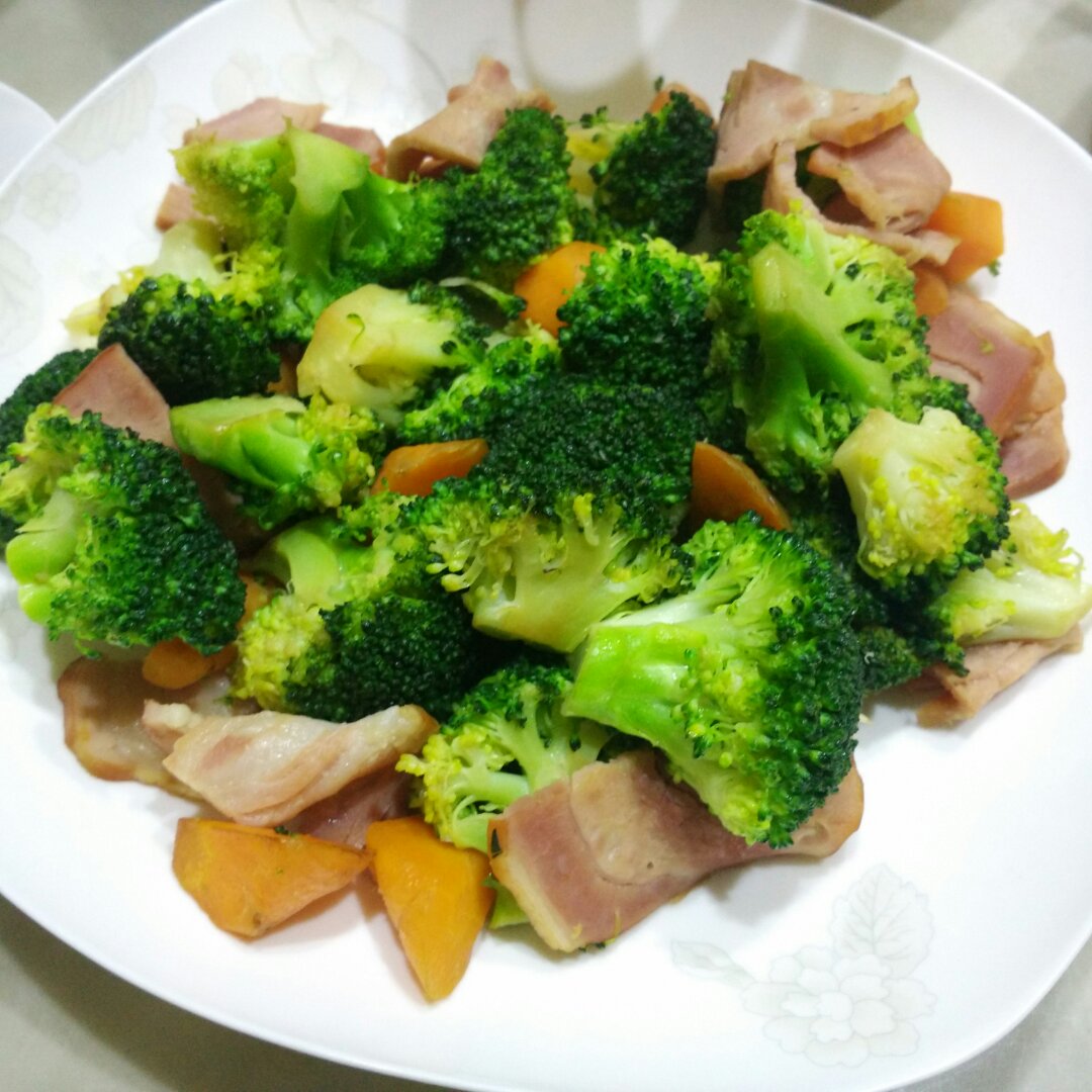 shaklee龙龙做的培根炒西兰花